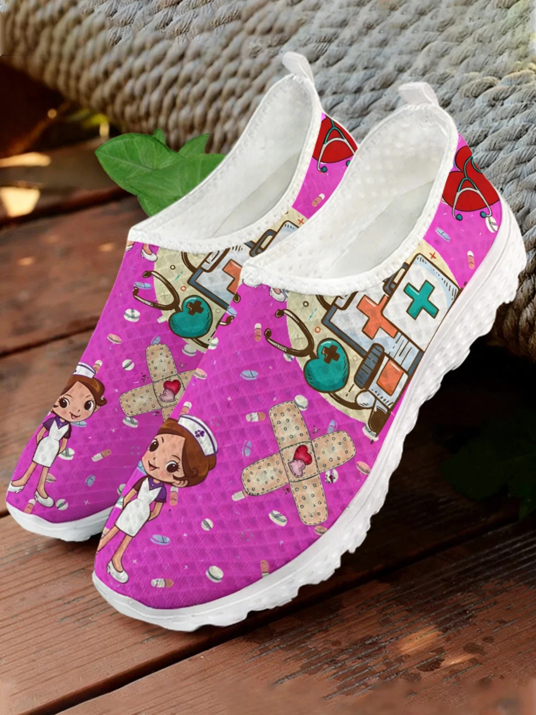 Women Shoes Tennis - Leuke verpleegster dokter medische print mesh