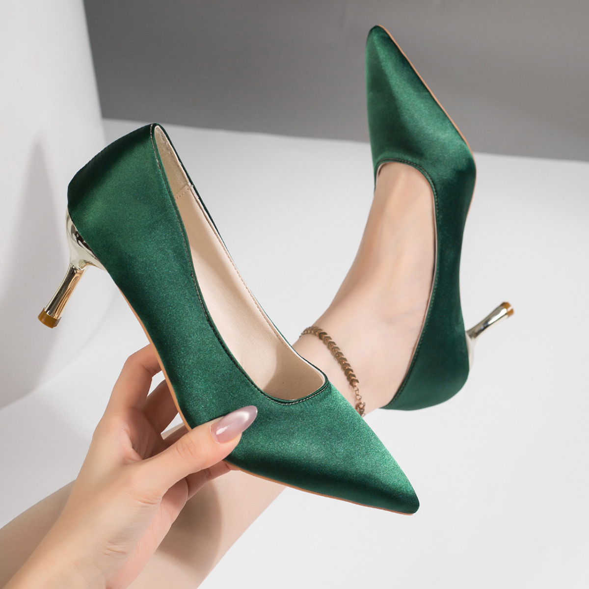 Dames groene satijnen pumps me - Court Heel Pointed recensie en prijs